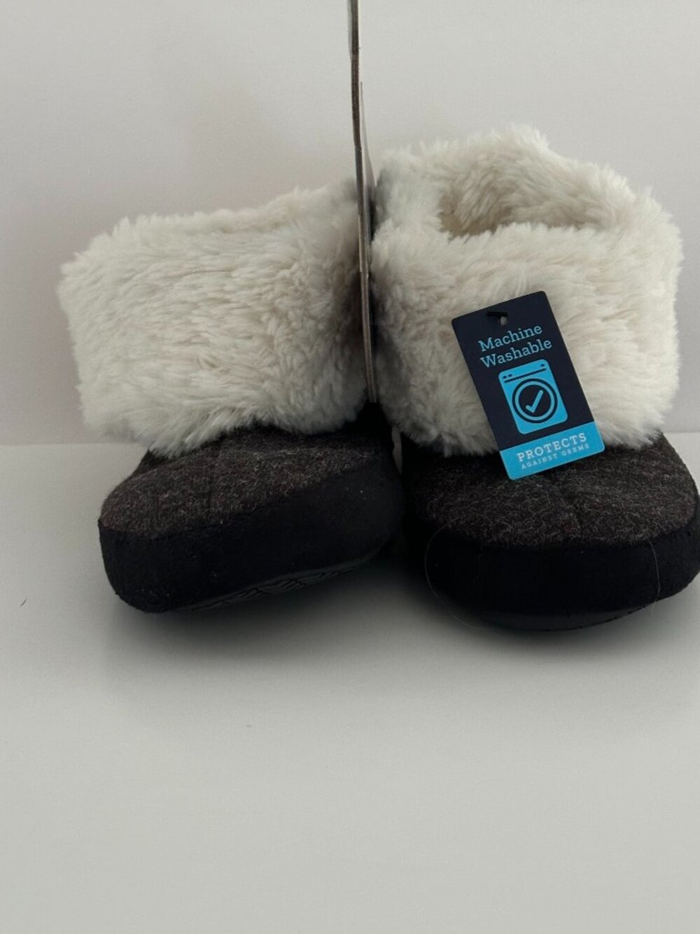 NWT Isotoner Signature Women’s Bootie Slippers Black Faux Fur L 8-9